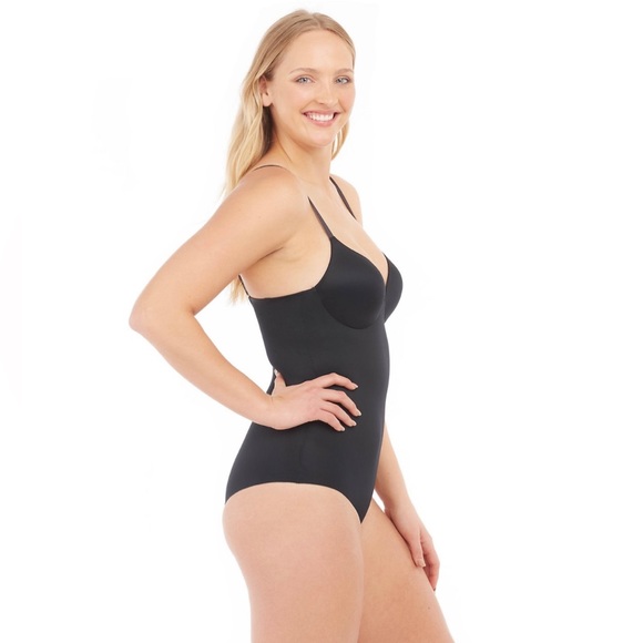 NWT RED HOT by SPANX Cupped Panty Bodysuit Size Small - Picture 3 of 7